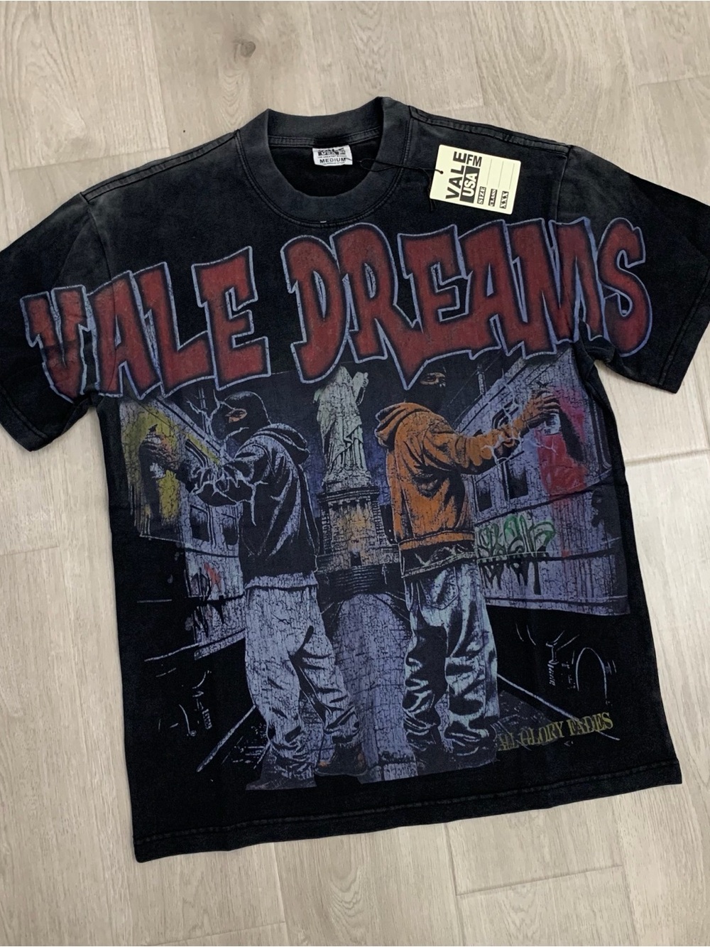Vale lives graphic tee
